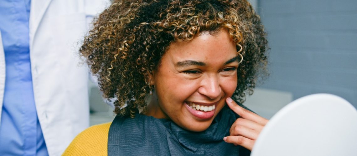 A before-and-after image showcasing the transformative effects of veneers in dentistry. The 